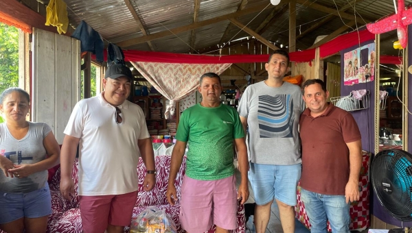 Pesca no Acre entrega sacolões a pescadores do Miritizal, em Cruzeiro do Sul